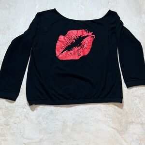 MagicMK Women’s Black 🖤 Top with Bold Red Lip Design Kiss Off Shoulder SZ 4XL 💋